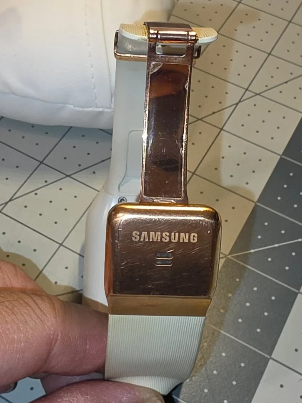 Original Samsung Galaxy Gear (SM‑V700) in Rose Gold